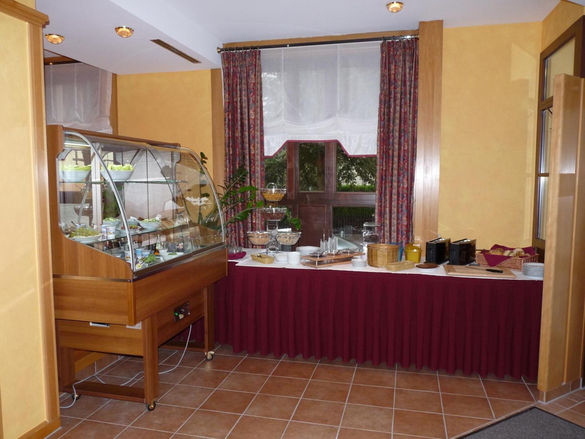 Hotel Garni "Zum Eichwerder" Templin Exterior photo