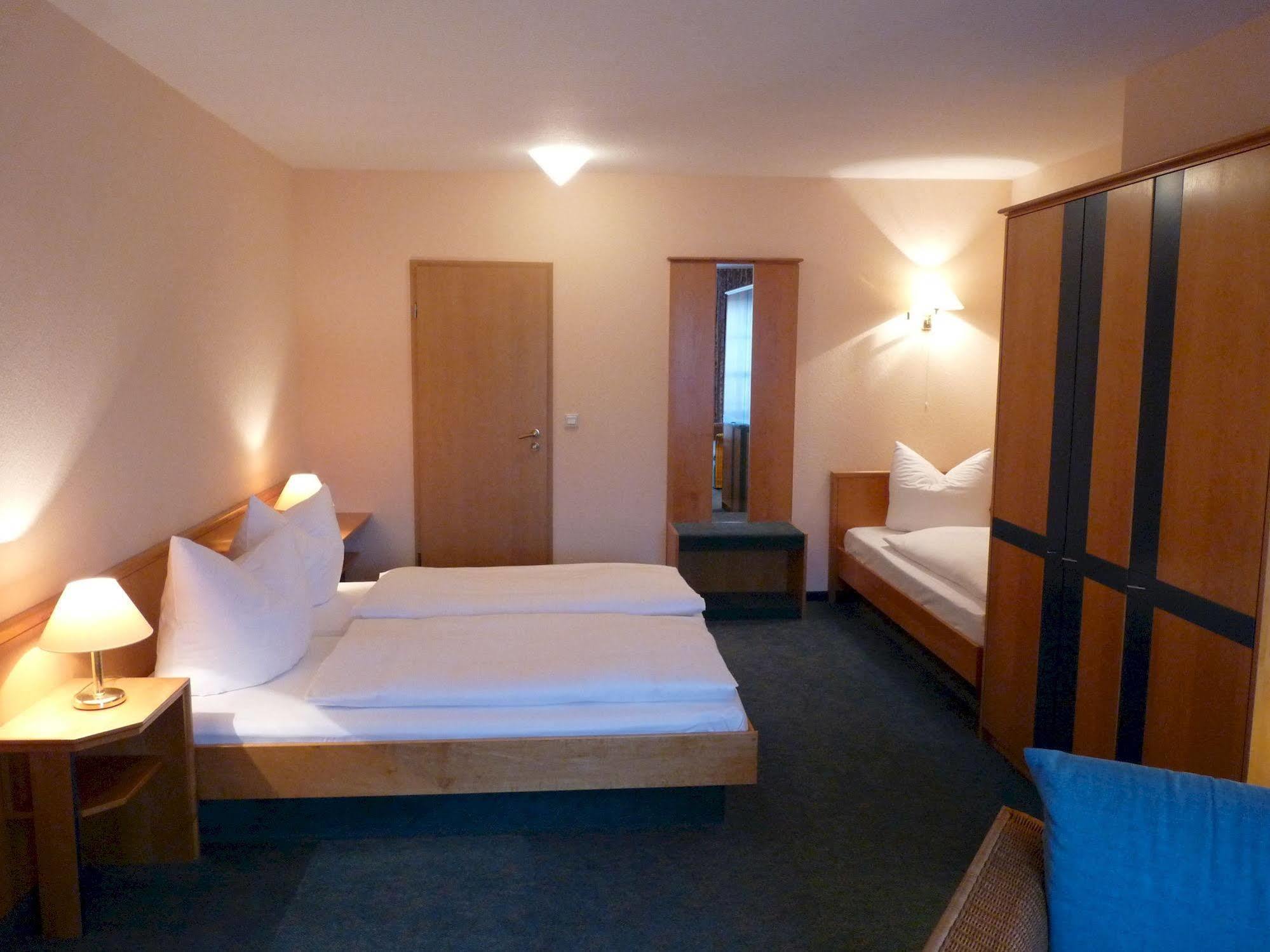 Hotel Garni "Zum Eichwerder" Templin Exterior photo