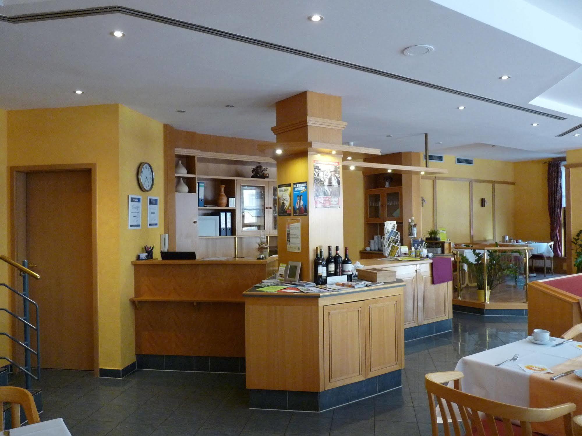 Hotel Garni "Zum Eichwerder" Templin Exterior photo